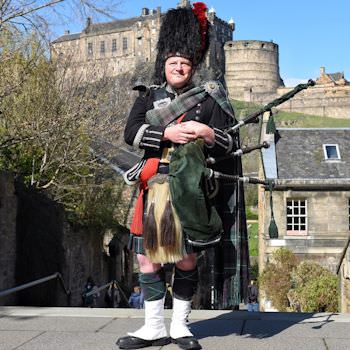 Bagpiper Thomas Wilson